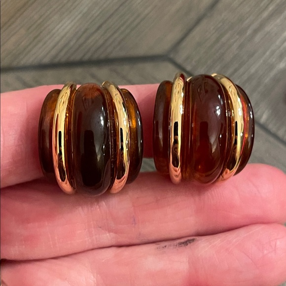 Kenneth Jay Lane Gold-tone and Tortoise Acrylic Clip Earrings - Picture 13 of 17